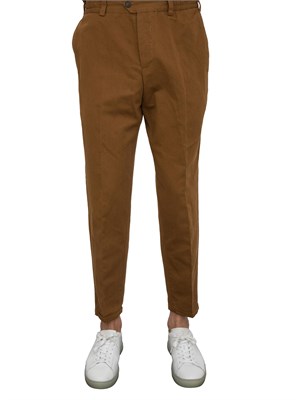 Pantaloni uomo PT Torino in gabardina di cotone marrone con tasche alla francese in DONNA