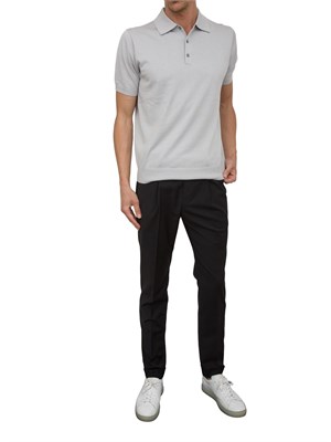 Pantaloni uomo PT Torino in gabardina di cotone nera con linea carrot in UOMO