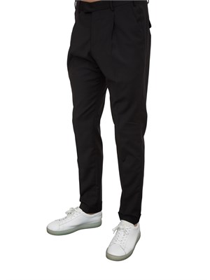 Pantaloni uomo PT Torino in gabardina di cotone nera con linea carrot in UOMO