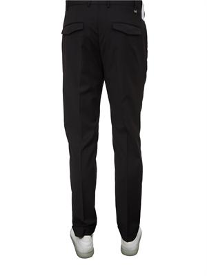 Pantaloni uomo PT Torino in gabardina di cotone nera con linea carrot in UOMO