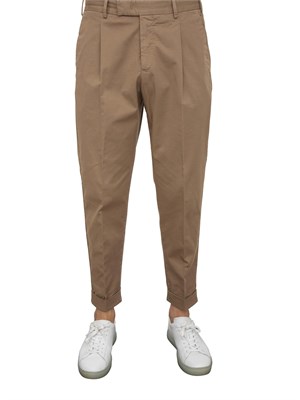 Pantaloni uomo PT Torino in gabardina di cotone beige linea carrot in UOMO