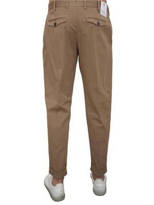 Pantaloni uomo PT Torino in gabardina di cotone beige linea carrot in UOMO