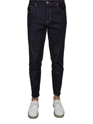 Jeans uomo PT Torino in denim scuro e linea carrot con piega stirata in UOMO