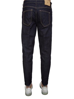 Jeans uomo PT Torino in denim scuro e linea carrot con piega stirata in UOMO