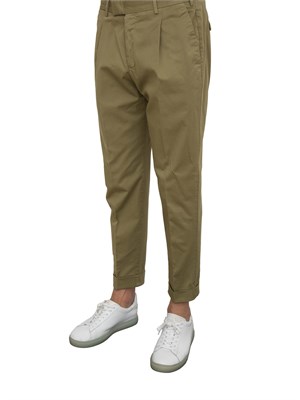 Pantaloni uomo PT Torino in gabardina di cotone verde linea carrot in UOMO