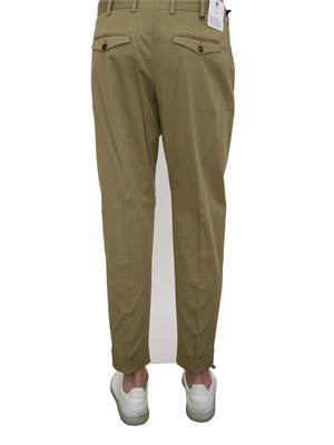 Pantaloni uomo PT Torino in gabardina di cotone verde linea carrot in UOMO
