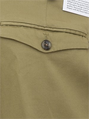 Pantaloni uomo PT Torino in gabardina di cotone verde linea carrot in UOMO