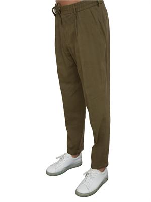 Pantaloni Boss verde con fit affusolato in misto lino in UOMO