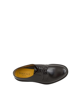 Scarpa stringata uomo Doucal's in pelle nera modello Derby a cinque fori in UOMO