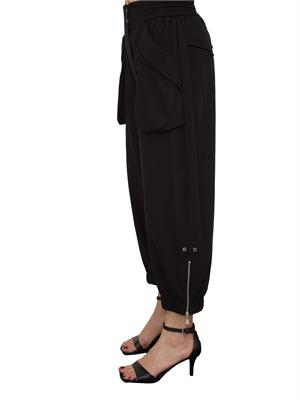 Pantalone nero Pinko modello cargo con maxi tasche in DONNA