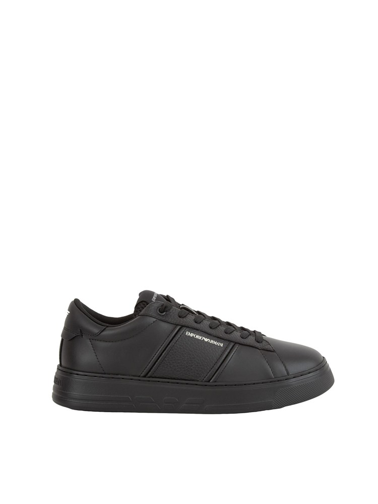 Sneaker uomo Emporio Armani in pelle nera con piccolo logo lettering