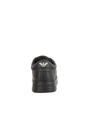Sneaker uomo Emporio Armani in pelle nera con piccolo logo lettering in UOMO