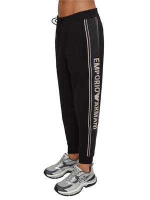 Pantaloni tuta uomo Emporio Armani in double jersey nero con logo jacquard in UOMO