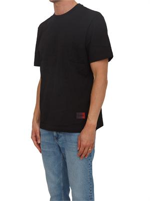 BOSS T-shirt HUGO uomo in cotone nero con patch logo sfumato in UOMO