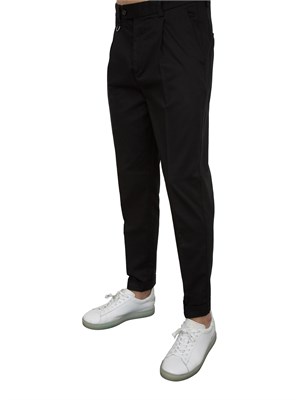 Pantalone chino nero Paolo Pecora con pinces in gabardina in UOMO