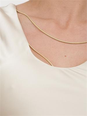 Abito lungo Kocca avorio effetto raso design minimal con catena oro in DONNA