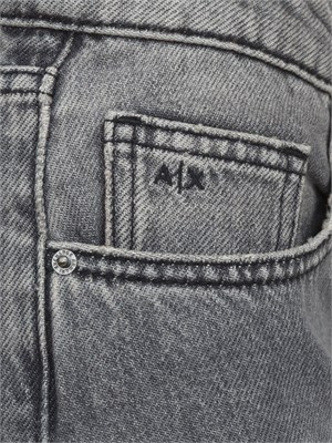 Jeans donna Armani Exchange modello loose in denim grigio con effetto délavé in DONNA