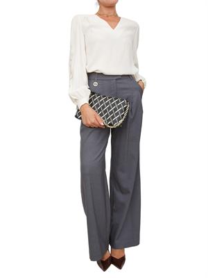 TWIN-SET Blusa Twinset in crêpe avorio con ricamo su maniche a palloncino in DONNA