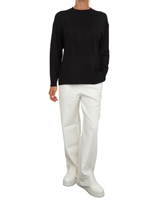 Maglia donna Armani Exchange in misto viscosa nera con maxi logo tono su tono in DONNA