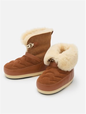 Stivali EVX Igloo Moon Boot in pelle scamosciata marrone e shearling in DONNA